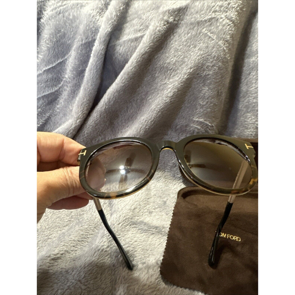 Tom Ford sunglasses Women Preloved Excellent Condition $700 Retail - Picture 5 of 12